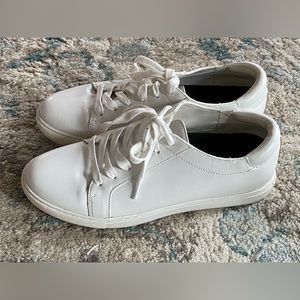 Preowned white Kenneth Cole sneakers